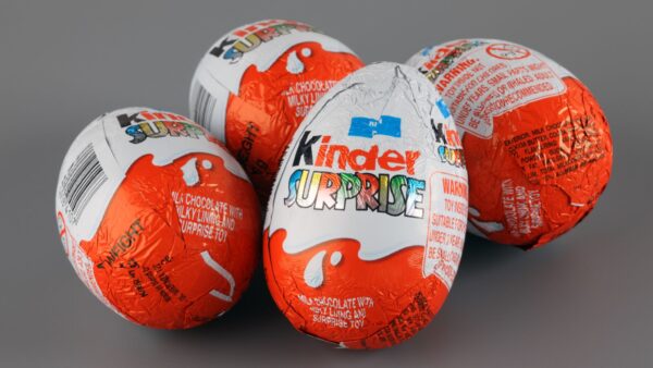 KINDER SURPRISE